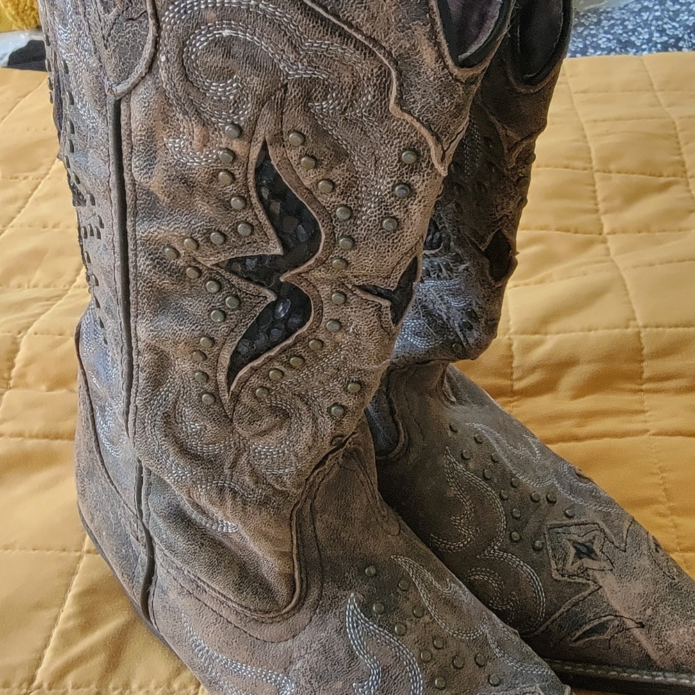 Laredo Brown Heeled Boots